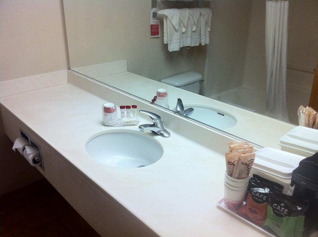 Ramada By Wyndham Seatac Airport Hotel Quarto foto